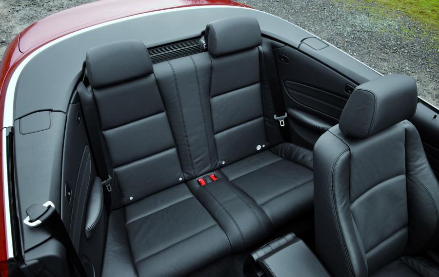  BMW 1-Series Convertible 2008 года  (фото 32 из 52)